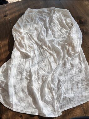 Seafolly white crinkle gauze or twill beach shirt cover-up
